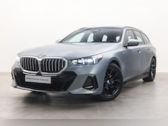 BMW 5-serie Touring - 520i High Executive M Sport Automaat / Panoramadak / Trekhaak / Comfort Access / Adaptieve