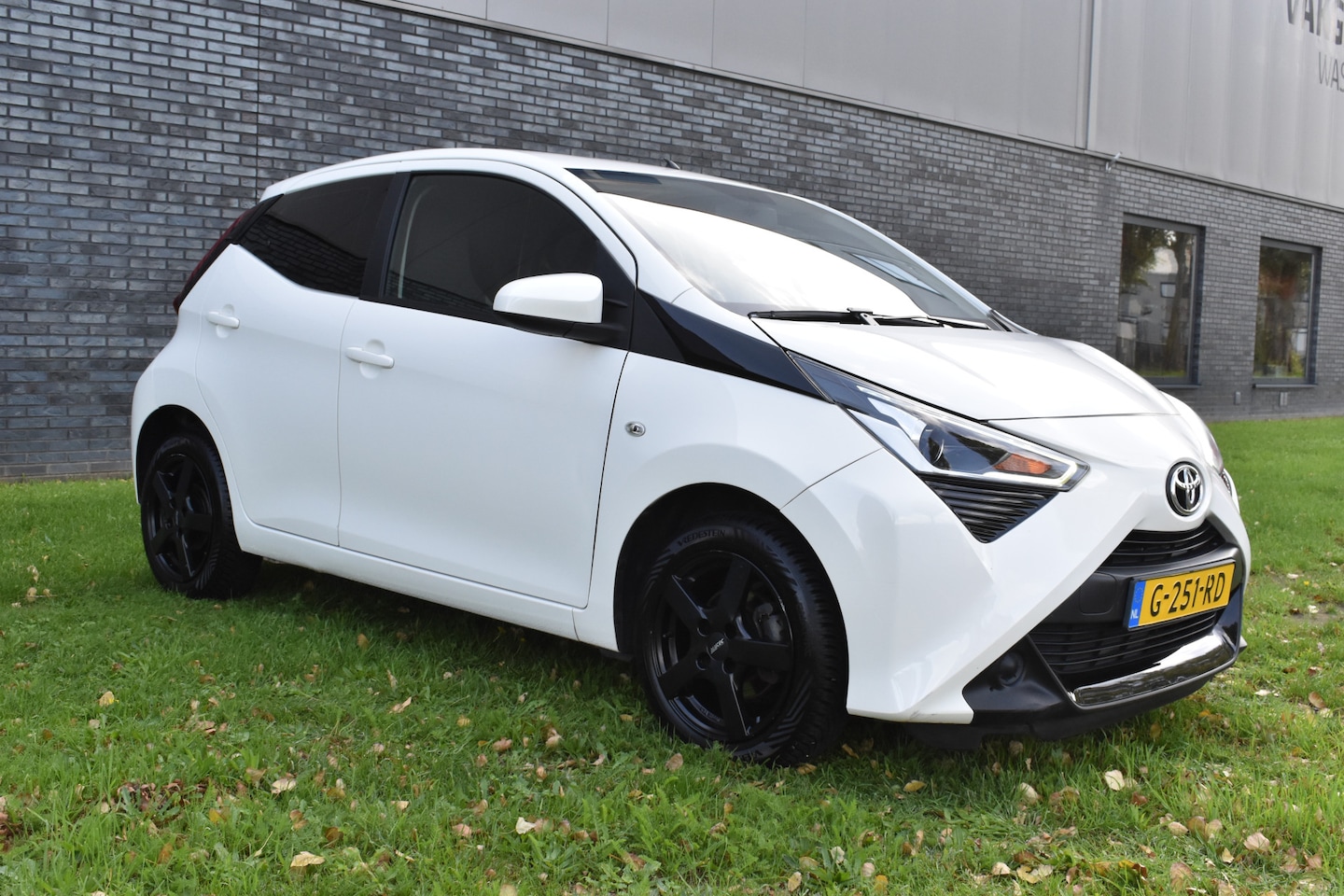 Toyota Aygo - 1.0 VVT-i x Airco Cruise-control Lichtmetalen velgen. - AutoWereld.nl