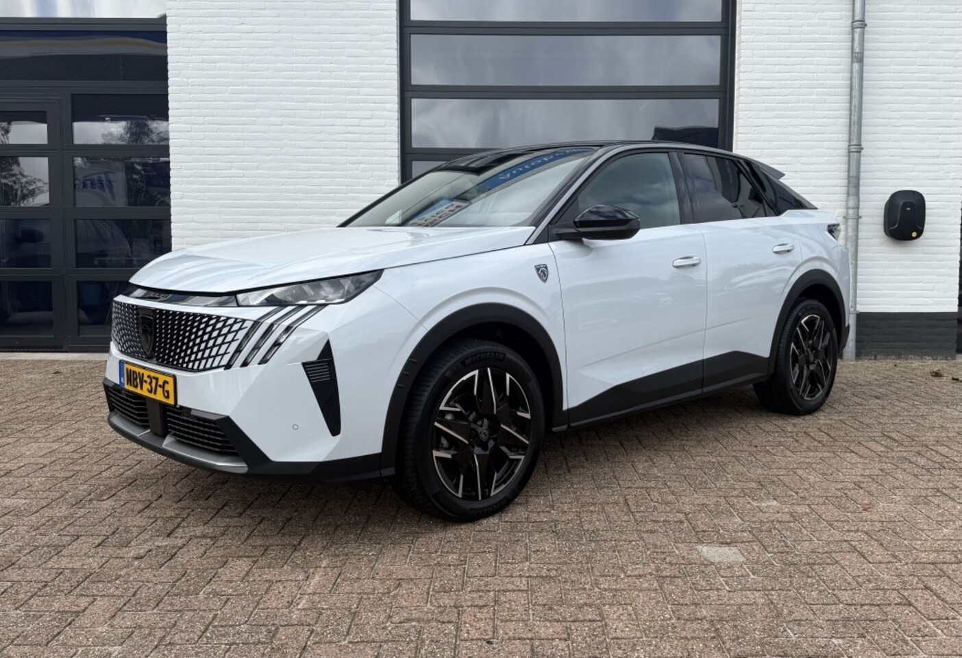 Peugeot 3008 - 1.2 HYBRID 136pk e-DCS6 GT - AutoWereld.nl