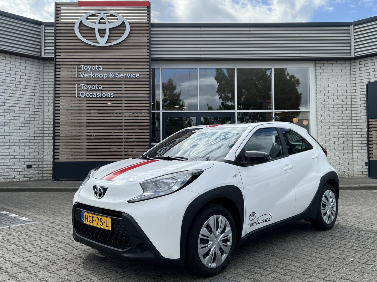 Toyota Aygo X - PLAY NL-AUTO 5-DEURS APPLE/ANDROID BLUETOOTH AD-CRUISE CAMERA - AutoWereld.nl