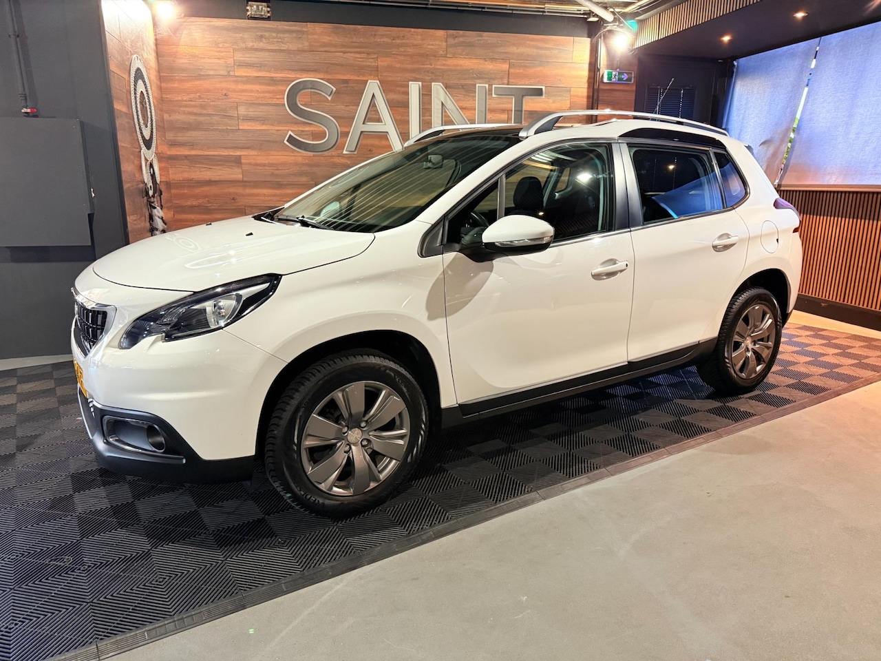 Peugeot 2008 - |1.2 PureTech Blue Lion | Pano | - AutoWereld.nl