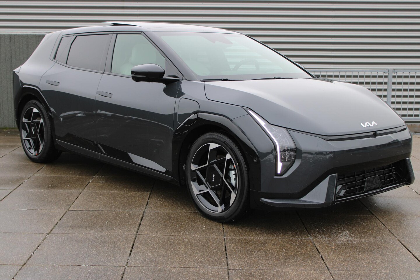 Kia EV4 - GT-PlusLine 81.4 kWh Panodak / LMV/ Carplay / stoelventilatie - AutoWereld.nl