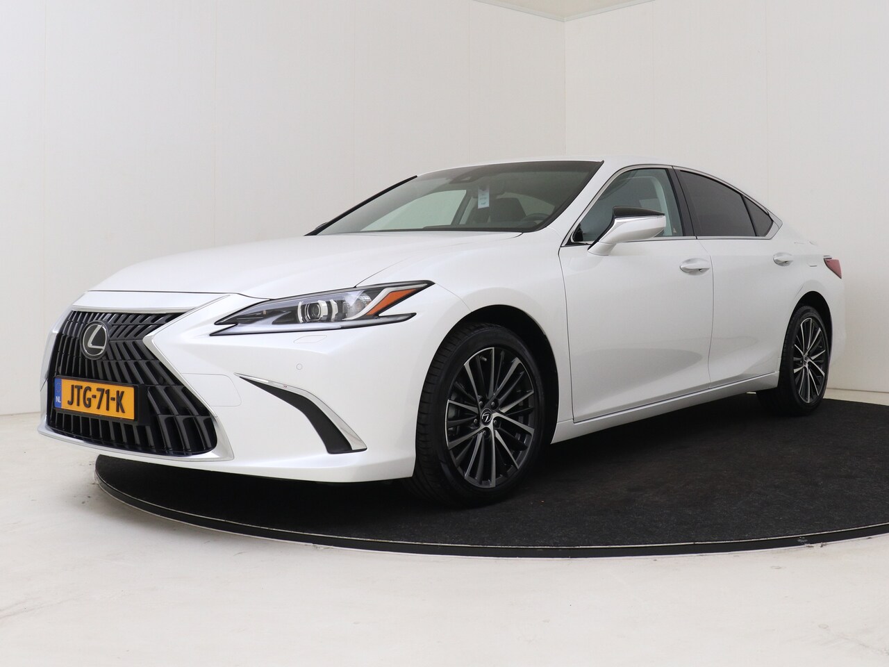 Lexus ES - 300h 35th Edition |Sunroof |Lederen Bekleding | Apple Carplay & Android Auto | Verhuur - AutoWereld.nl