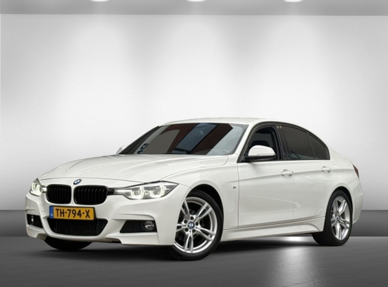 BMW 3-serie - 318i M-Sport. Exec. | Navi | Leer | Stoelverwarming - AutoWereld.nl