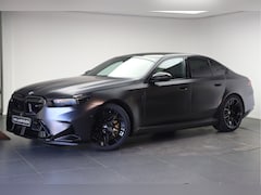 BMW M5 - 5 Serie Automaat / M Drive Professional / Panoramadak / Bowers & Wilkins / Adaptieve LED /