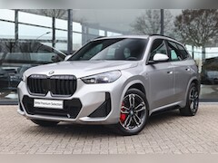 BMW X1 - sDrive18i M Sport Automaat / Panoramadak / Sportstoelen / Achteruitrijcamera / M Adaptief