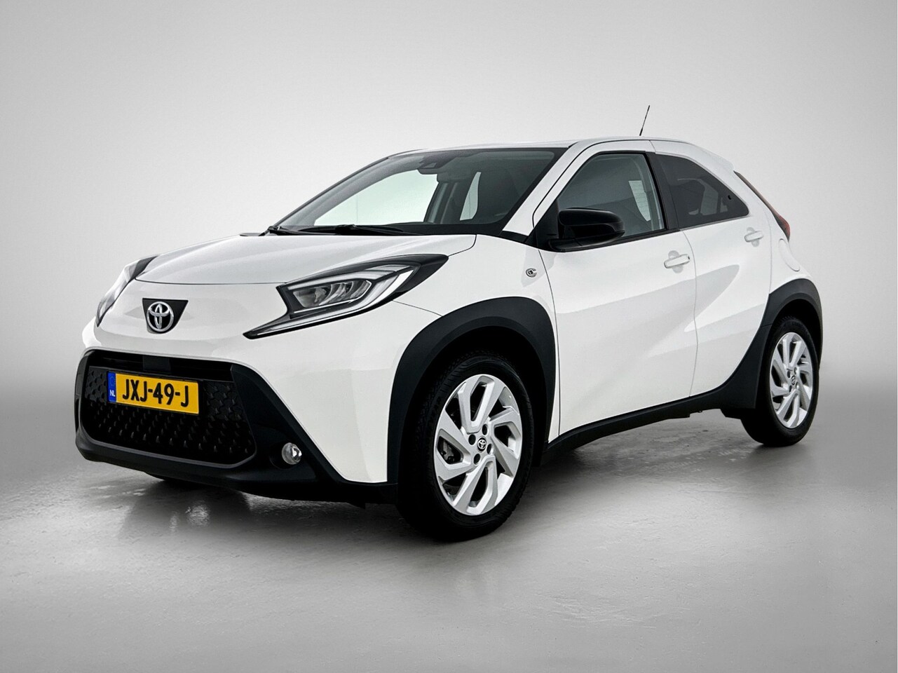 Toyota Aygo X - 1.0 VVT-i MT first | LED verlichting | BTW Voertuig | Stoelverwarming | - AutoWereld.nl
