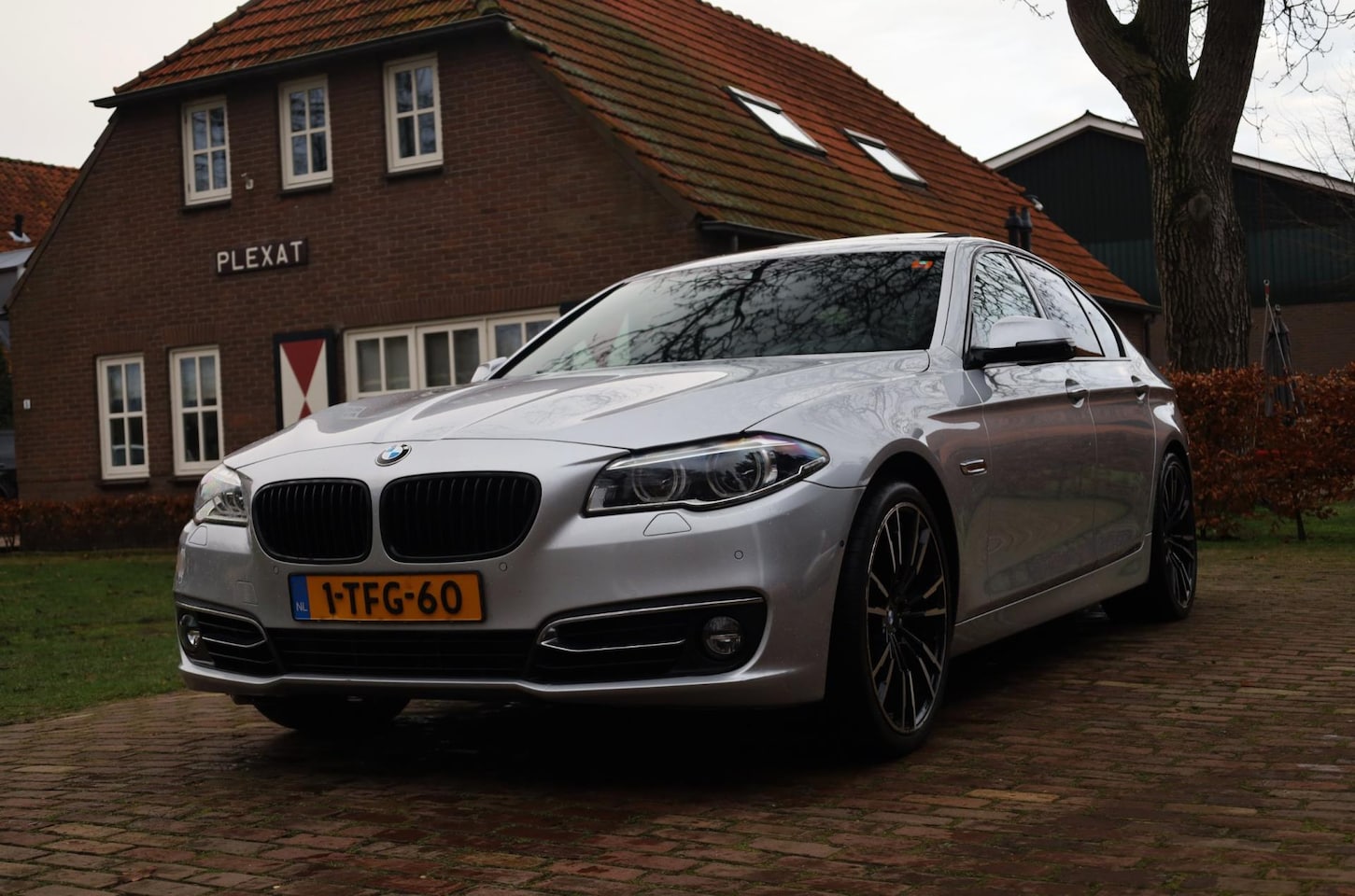 BMW 5-serie - 535i Luxury Edition Aut. | Dodehoekbewaking | HUD | Camera | Elek. Achterklep | Schuif-Kan - AutoWereld.nl