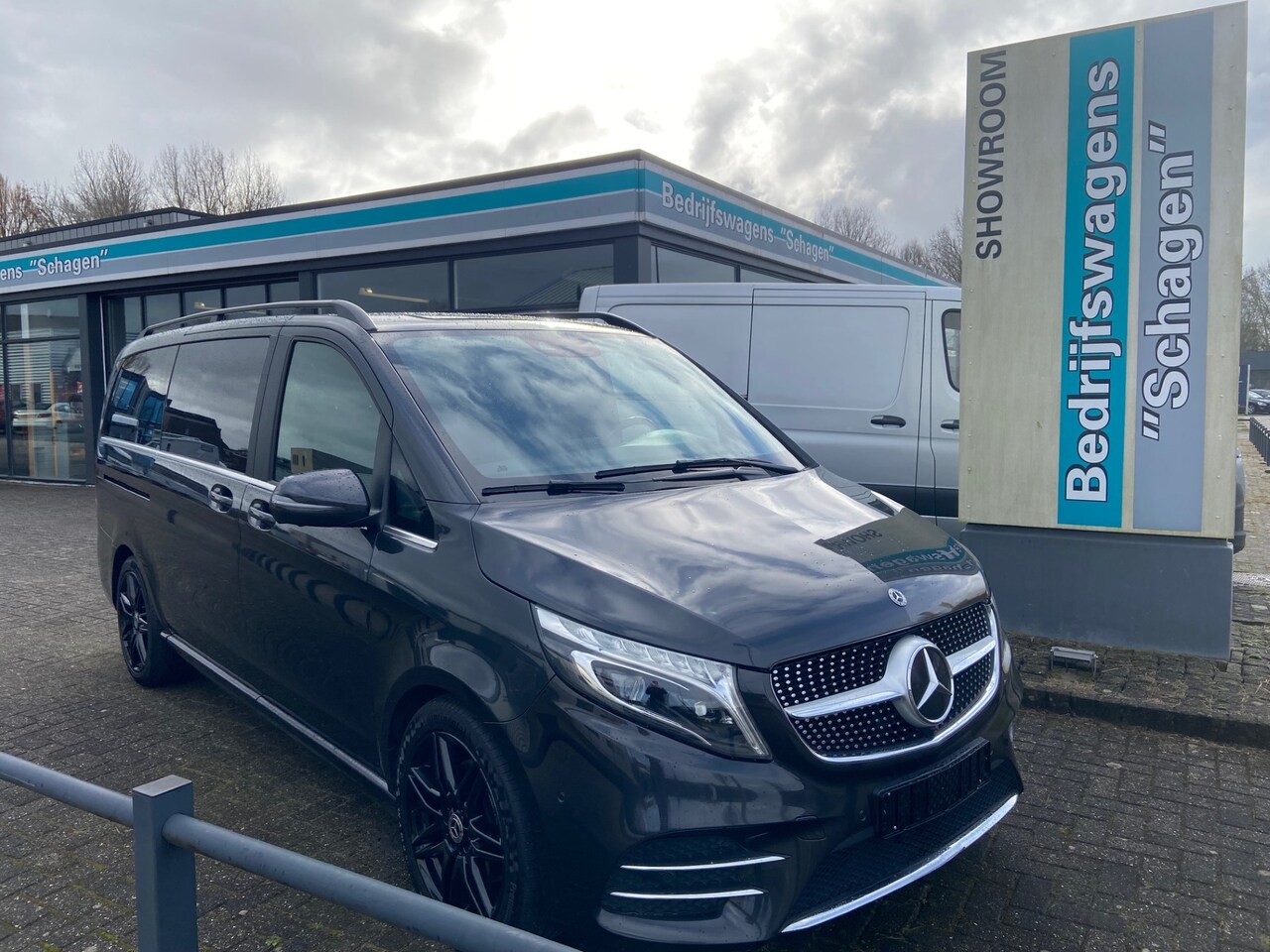 Mercedes-Benz V-klasse - 300d Lang DC Avantgarde | AMG edition | Distronic | 360° Camera - AutoWereld.nl
