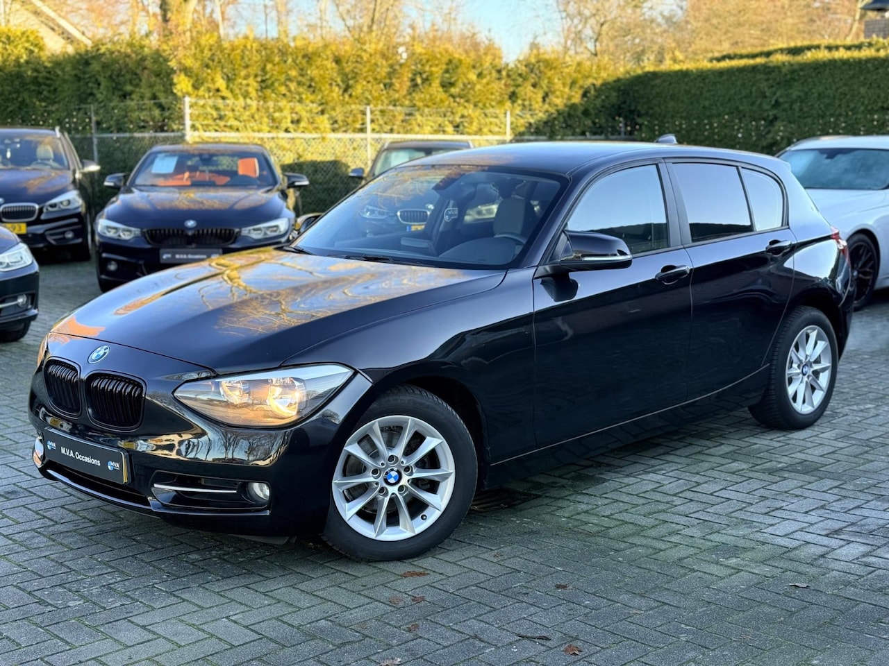 BMW 1-serie - 114i EDE Executive Urban|Nieuwe Ketting + Klepseals|Half Leder|Navigatie|Airco|Stoelverwar - AutoWereld.nl