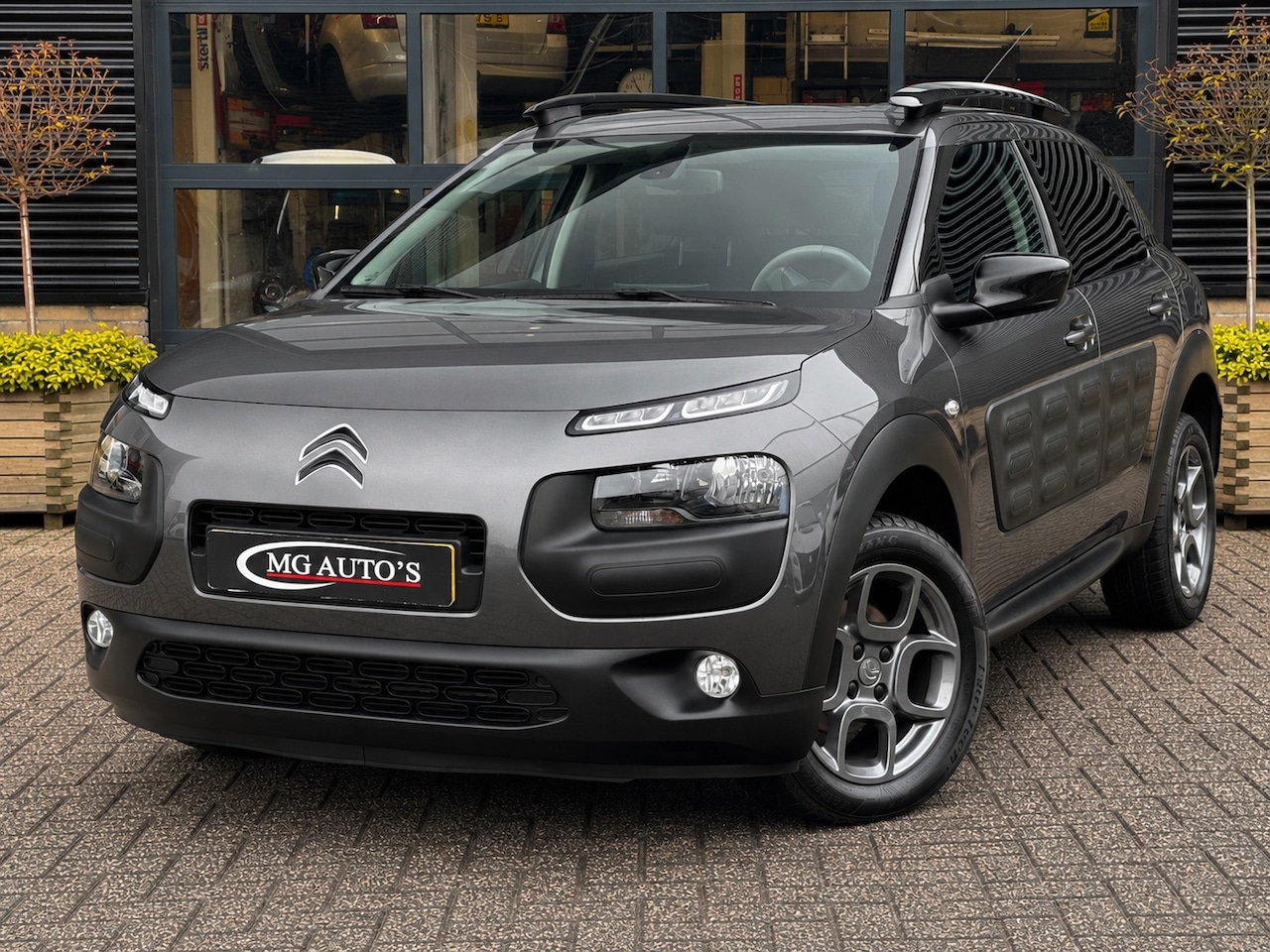 Citroën C4 Cactus - 1.2 PureTech Shine | Navigatie | Cruise Control | Climate Control | Achteruitrijcamera | P - AutoWereld.nl