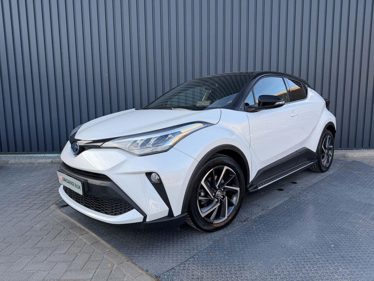 Toyota C-HR - 1.8 Hybrid Style / Bi tone | BSM | Draadloos Apple Carplay/Android auto | PDC V+A | Rijkla - AutoWereld.nl