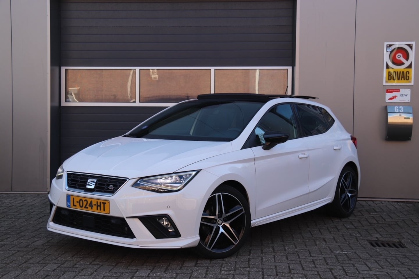 SEAT Ibiza - 1.0 TSI FR Business Intense Plus 1.0 TSI FR Business Intense Plus, Pano, Camera, Stoelverwarming - AutoWereld.nl