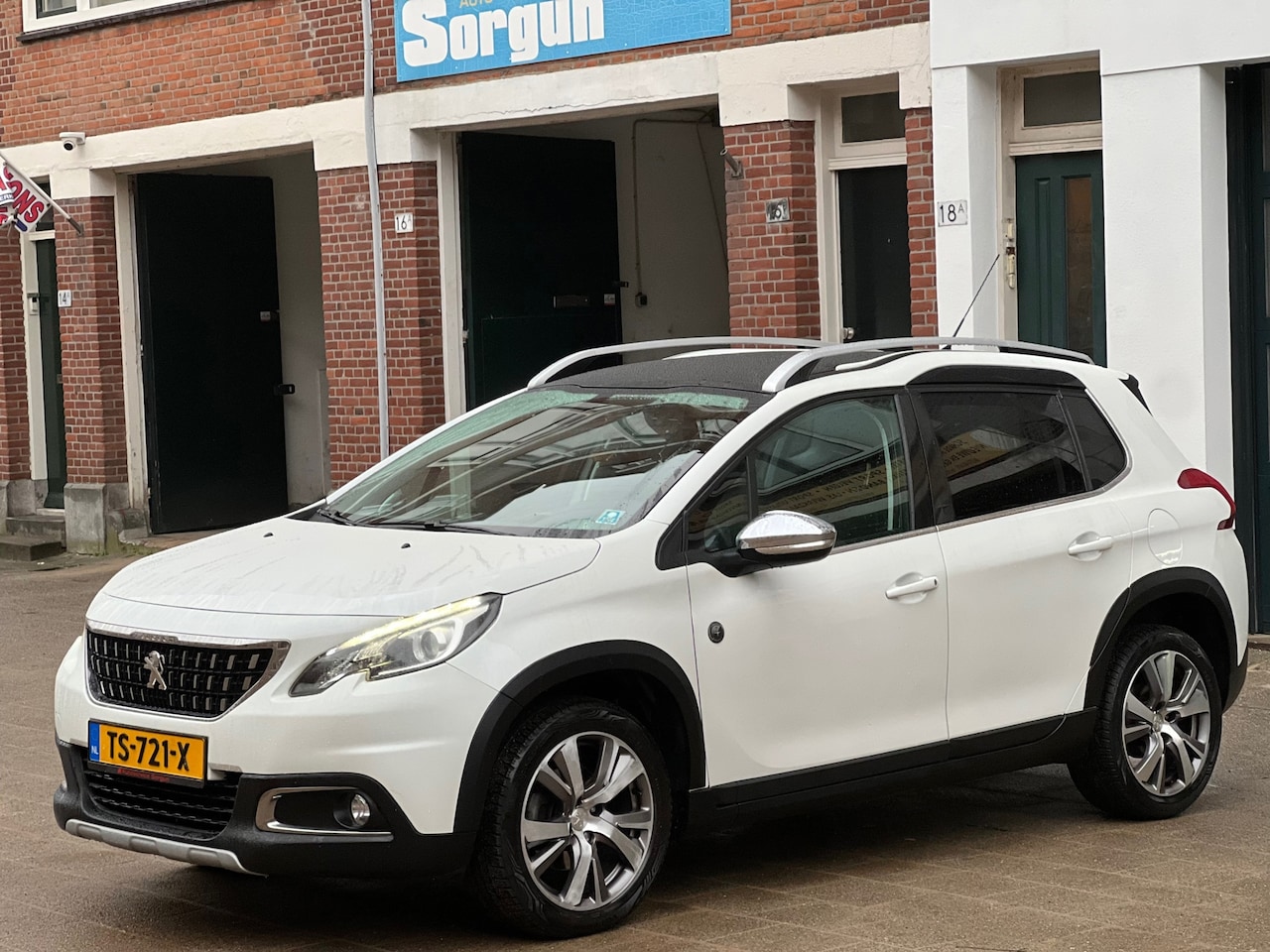 Peugeot 2008 - 1.2 PureTech Allure-automaat-pano-elek ramen=airco - AutoWereld.nl