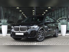 BMW X1 - xDrive25e M Sport Automaat / M Adaptief onderstel / Sportstoelen / Comfort Access / Achter