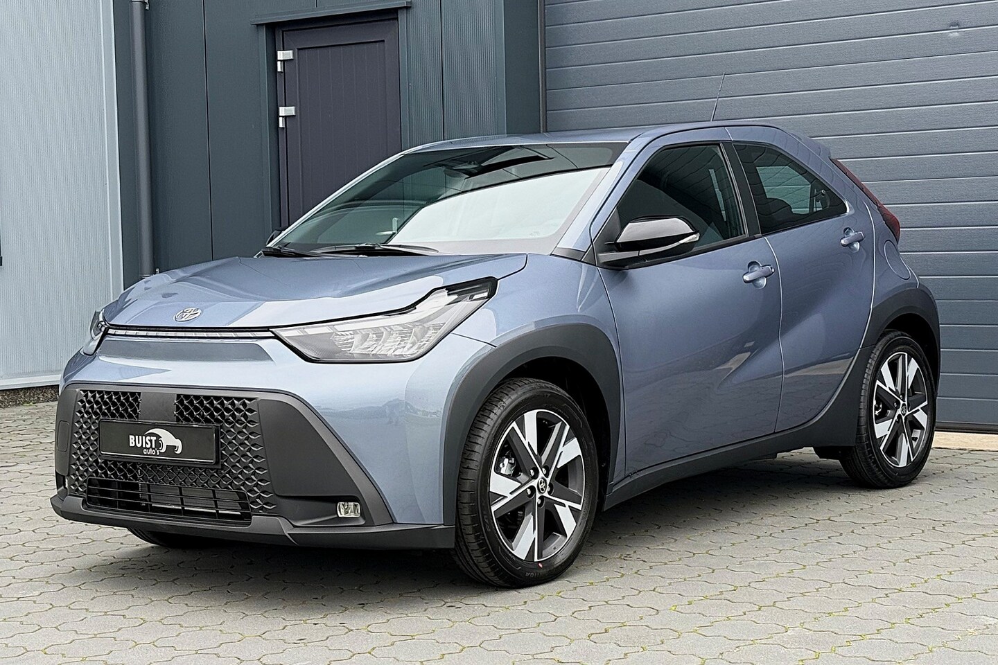Toyota Aygo X - Hybrid 115 pulse 17" STOELVERWARMING LED CARPLAY NIEUWE AUTO! 4X OP VOORRAAD! - AutoWereld.nl