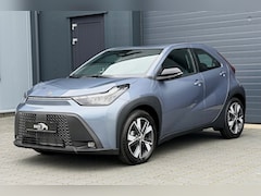 Toyota Aygo X - Hybrid 115 pulse 17" STOELVERWARMING LED CARPLAY NIEUWE AUTO 4X OP VOORRAAD