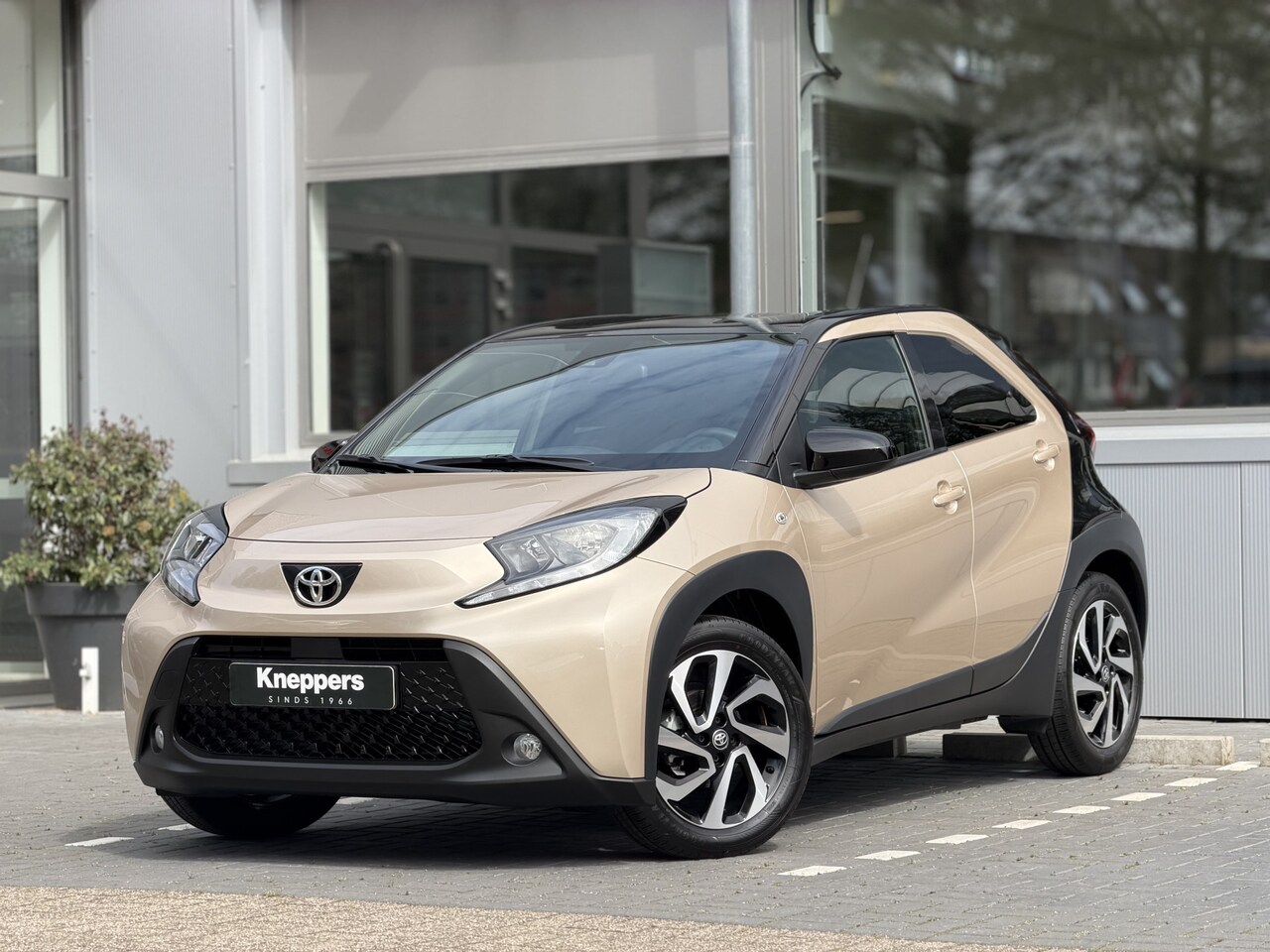 Toyota Aygo X - 1.0 VVT-i MT Pulse | GEEN AFLEVERKOSTEN | Apple/Android, Cruise control, 17inch velgen, Vo - AutoWereld.nl
