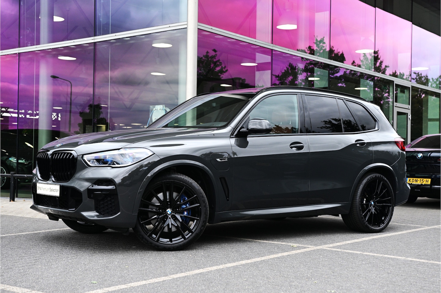 BMW X5 - xDrive45e M Sport Automaat / Panoramadak Sky Lounge / Trekhaak / Laserlight / TV-Functie P - AutoWereld.nl