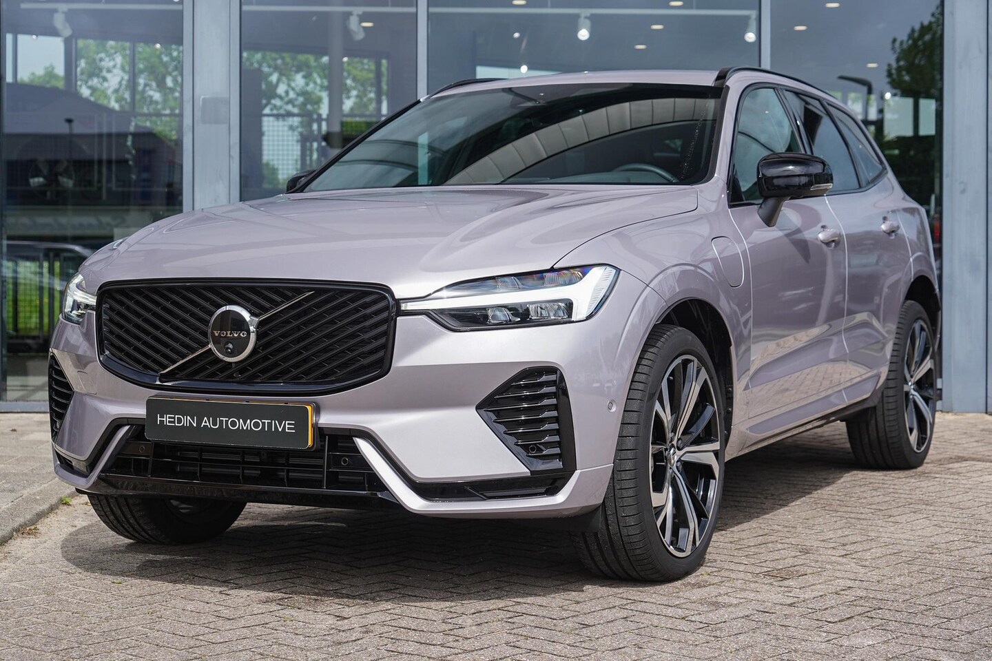 Volvo XC60 - 2.0 T6 Plug-in hybrid AWD Plus Dark | Google | Stoel & Stuurverwarming | Keyless Entry | A - AutoWereld.nl