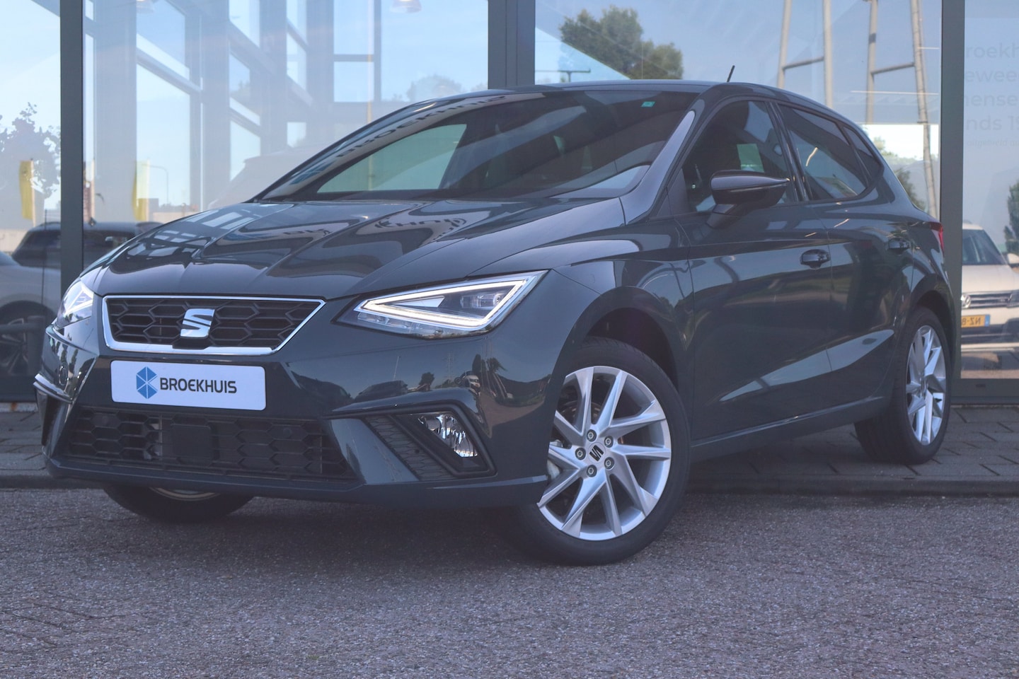 SEAT Ibiza - FR Business Connect | 17 inch lichtmetalen velgen, (7J x 17) | Achteruitrijcamera | Aircon - AutoWereld.nl