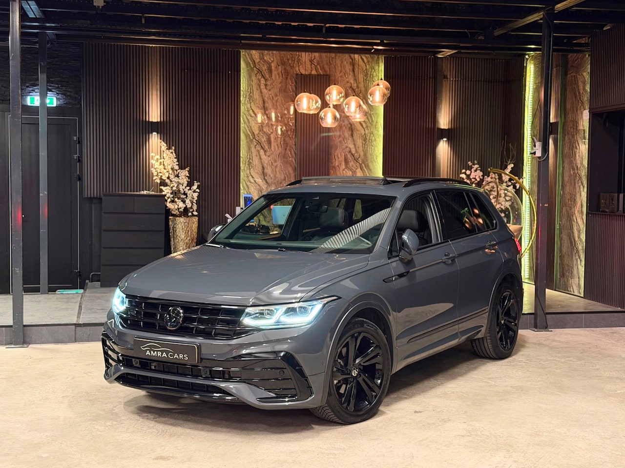 Volkswagen Tiguan - 1.5 TSI 3X R-Line|PANO|MEMORY|360C|FULL OPTIONS! - AutoWereld.nl