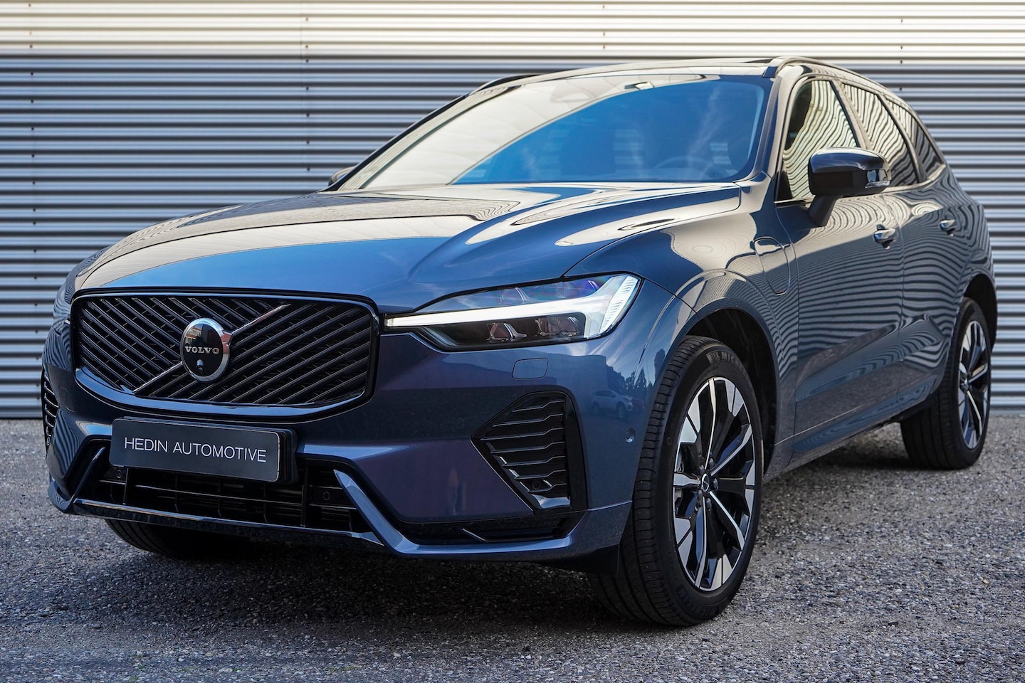 Volvo XC60 - 2.0 T6 Plug-in hybrid AWD Ultra Dark | Luchtvering | Trekhaak 2250 kilo | 360 Camera | Hea - AutoWereld.nl
