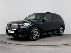BMW X1 - sDrive20i M Sport Automaat / Trekhaak / Sportstoelen / Achteruitrijcamera / M Adaptief ond