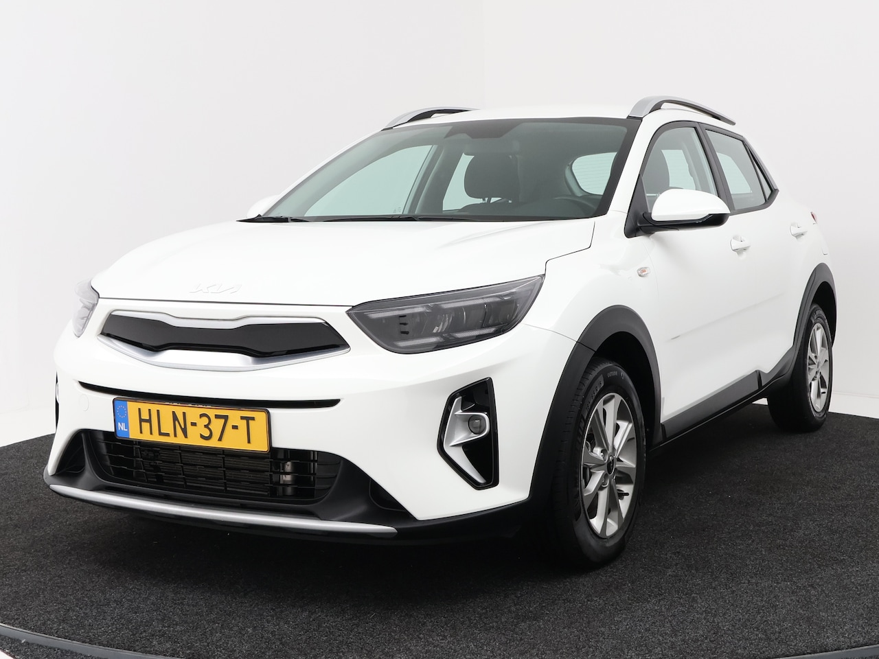 Kia Stonic - 1.0 T-GDi MHEV DynamicLine | Achteruitrijdcamera | Climate Control | Lichtmetalen velgen - AutoWereld.nl