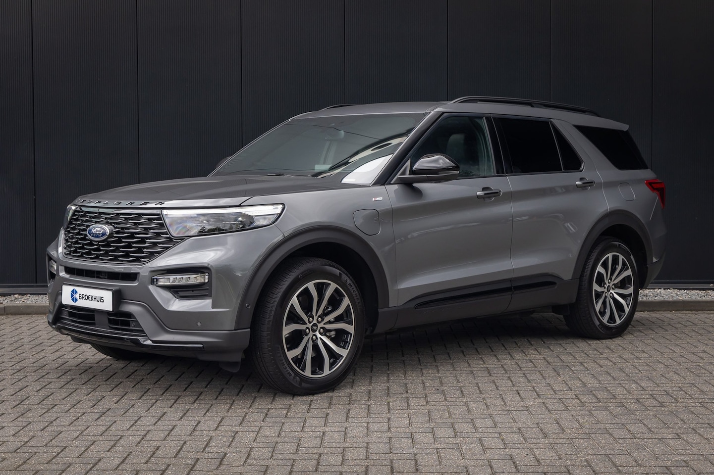 Ford Explorer - 3.0 V6 EcoBoost PHEV ST-Line 457pk | Afn. trekhaak | Panoramadak | Full LED | Standkachel - AutoWereld.nl