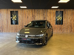 Volkswagen Golf - 1.5 eTSI R-Line / 360 Camera / Pano / H/K / Stoel/Stuur verwarming / Carplay