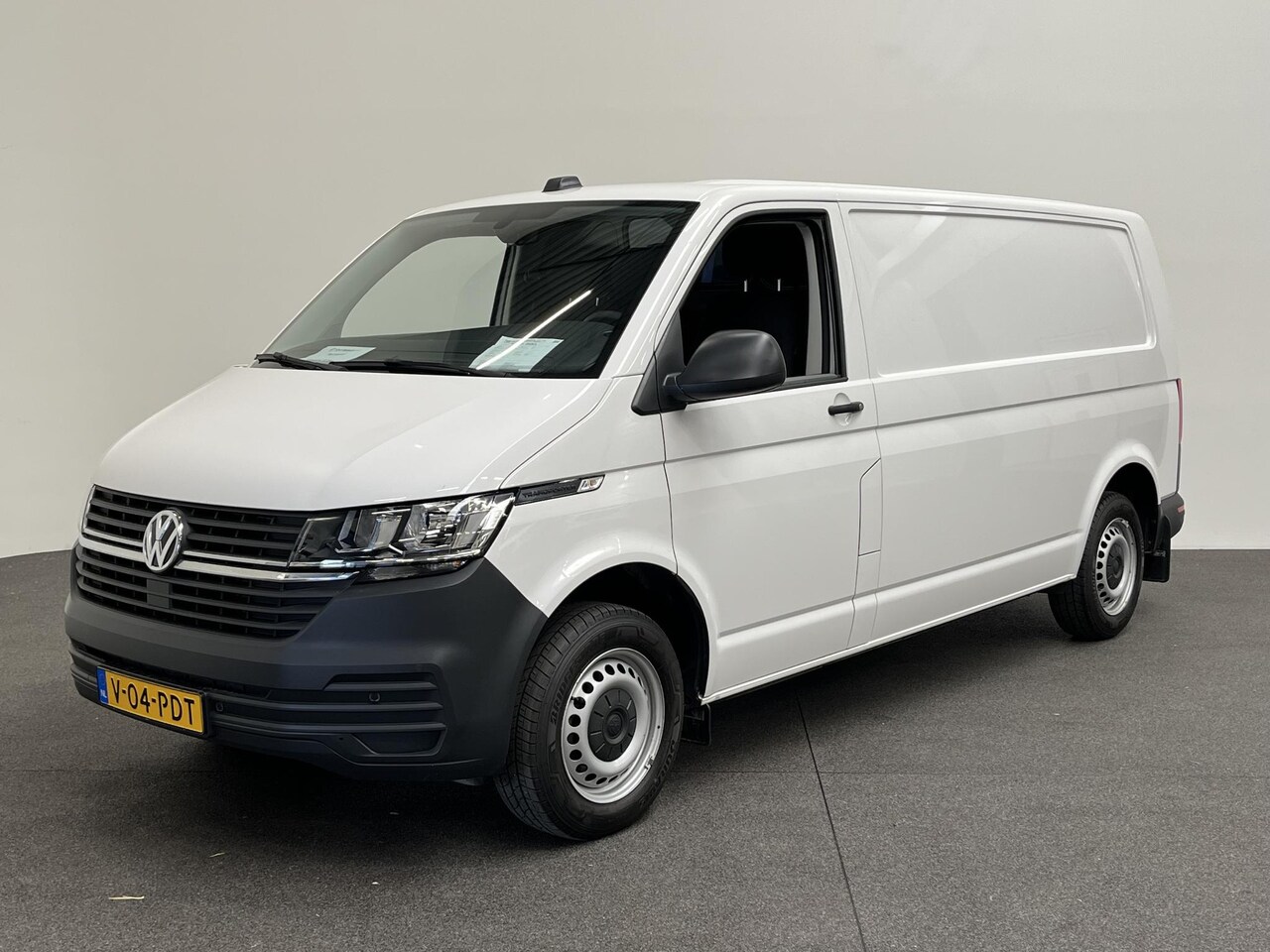 Volkswagen Transporter - 2.0 TDI L2H1 150PK Automaat Airco Cruise Control Apple Carplay Verwarmbare stoel en voorui - AutoWereld.nl