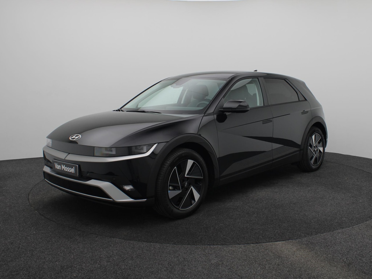 Hyundai IONIQ 5 - Long Range Pure Edition 84 kWh | Navigatie | Stoel/Stuurverwarming | Bose Audio | Achterui - AutoWereld.nl