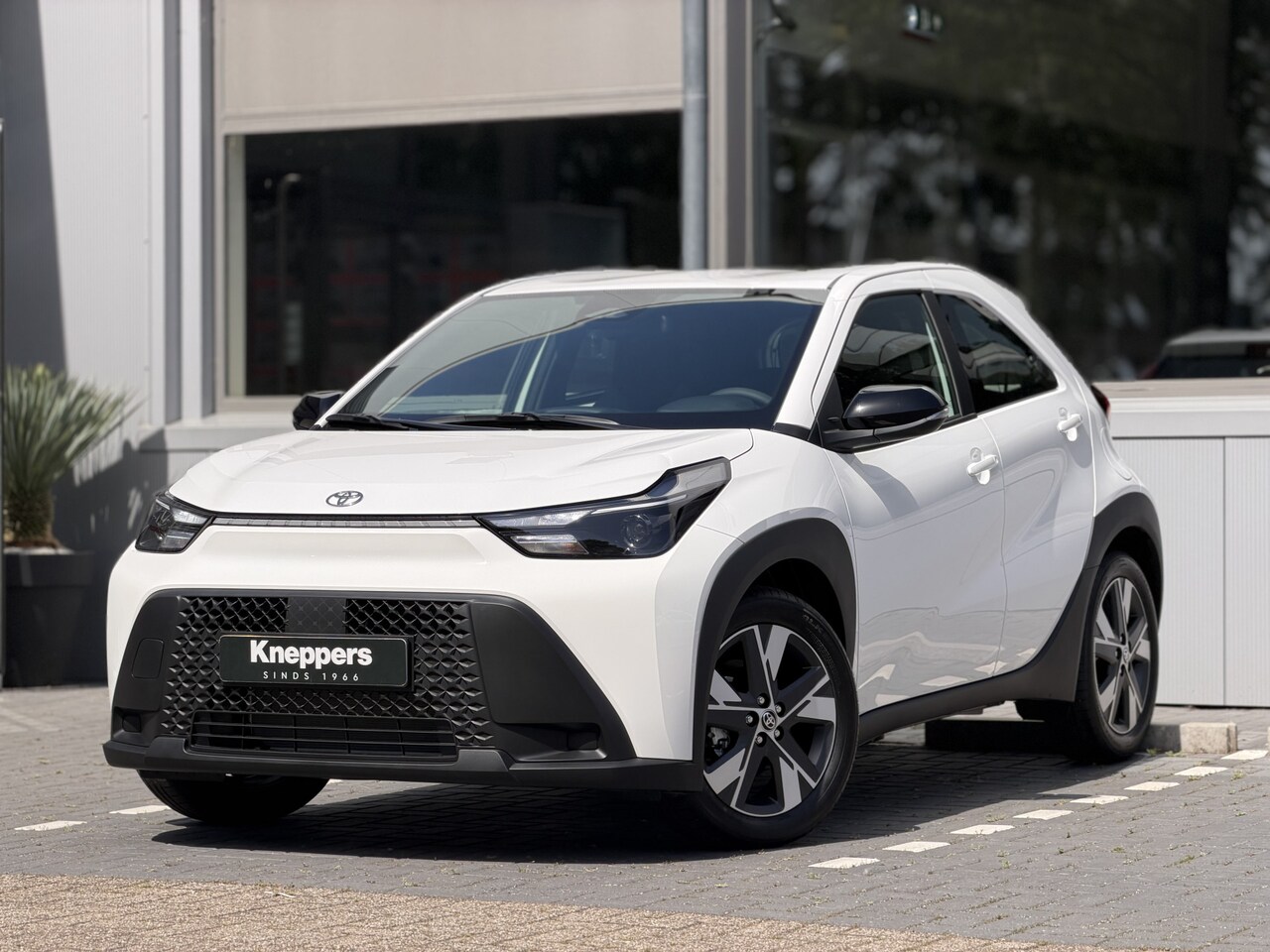 Toyota Aygo X - Hybrid 115 Play + Go Pack | GEEN AFLEVERKOSTEN |  Lichtmetalen velgen, Voorstoelen verwarm - AutoWereld.nl
