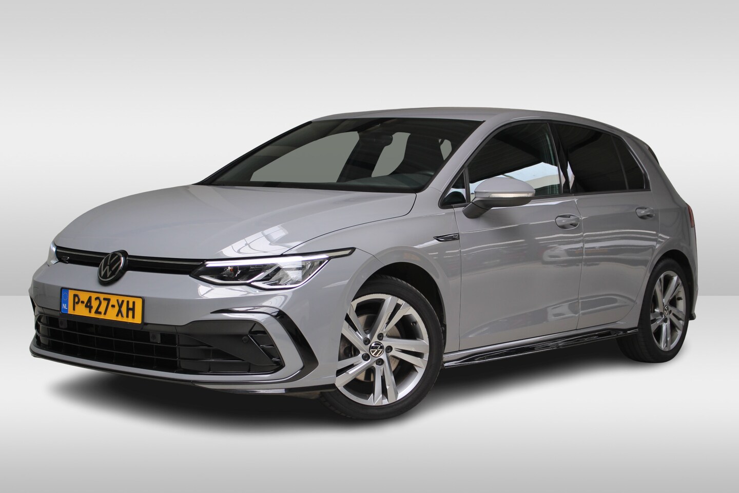 Volkswagen Golf - 1.5 eTSI R-Line (2x) DSG | Navigatie | LM '17 | PDC + Camera |  Aut. Airco - AutoWereld.nl