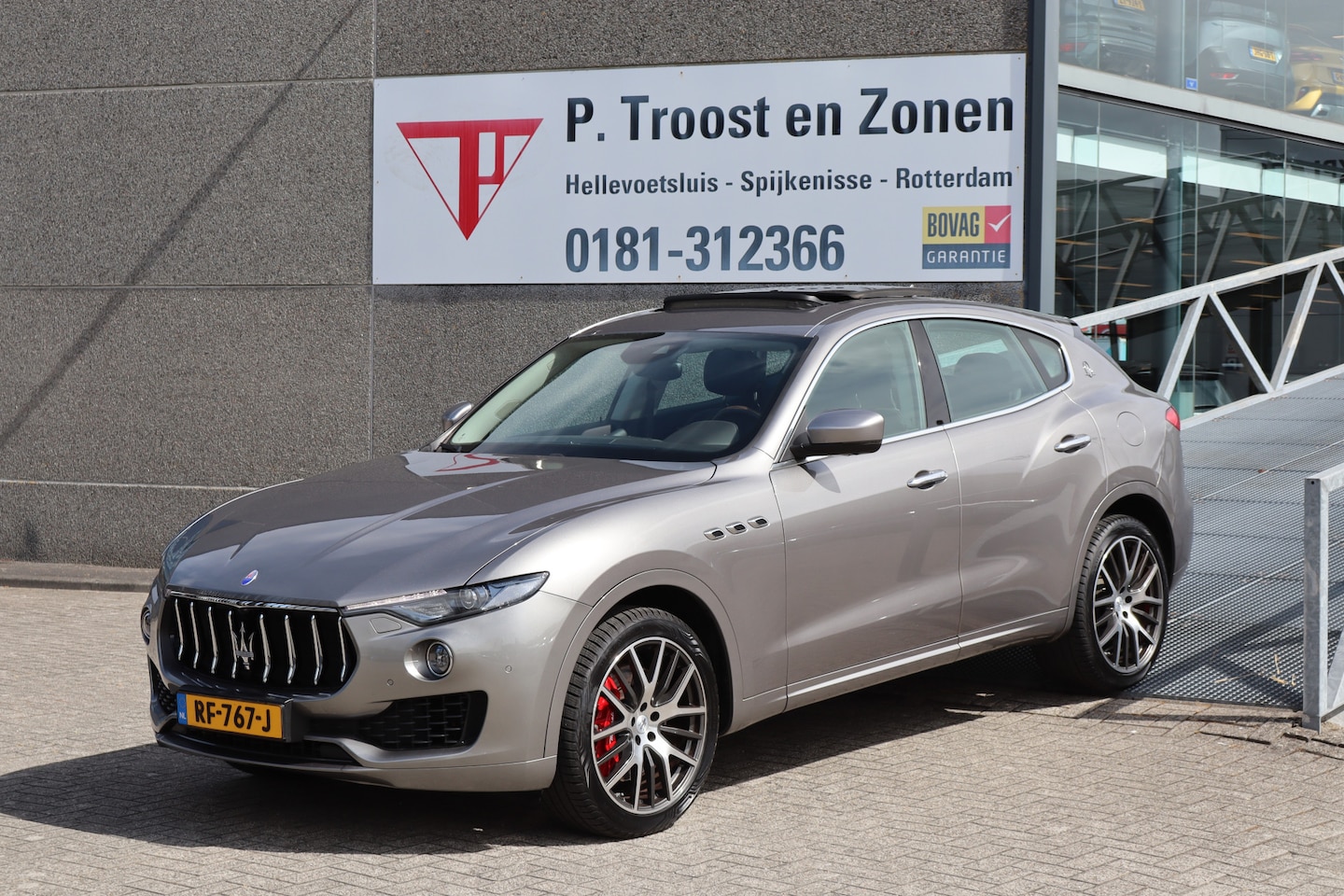 Maserati Levante - 3.0 V6 S AWD Panoramadak/Nederlandse auto/Achteruitrijcamera/Harman kardon/Elektrisch vers - AutoWereld.nl