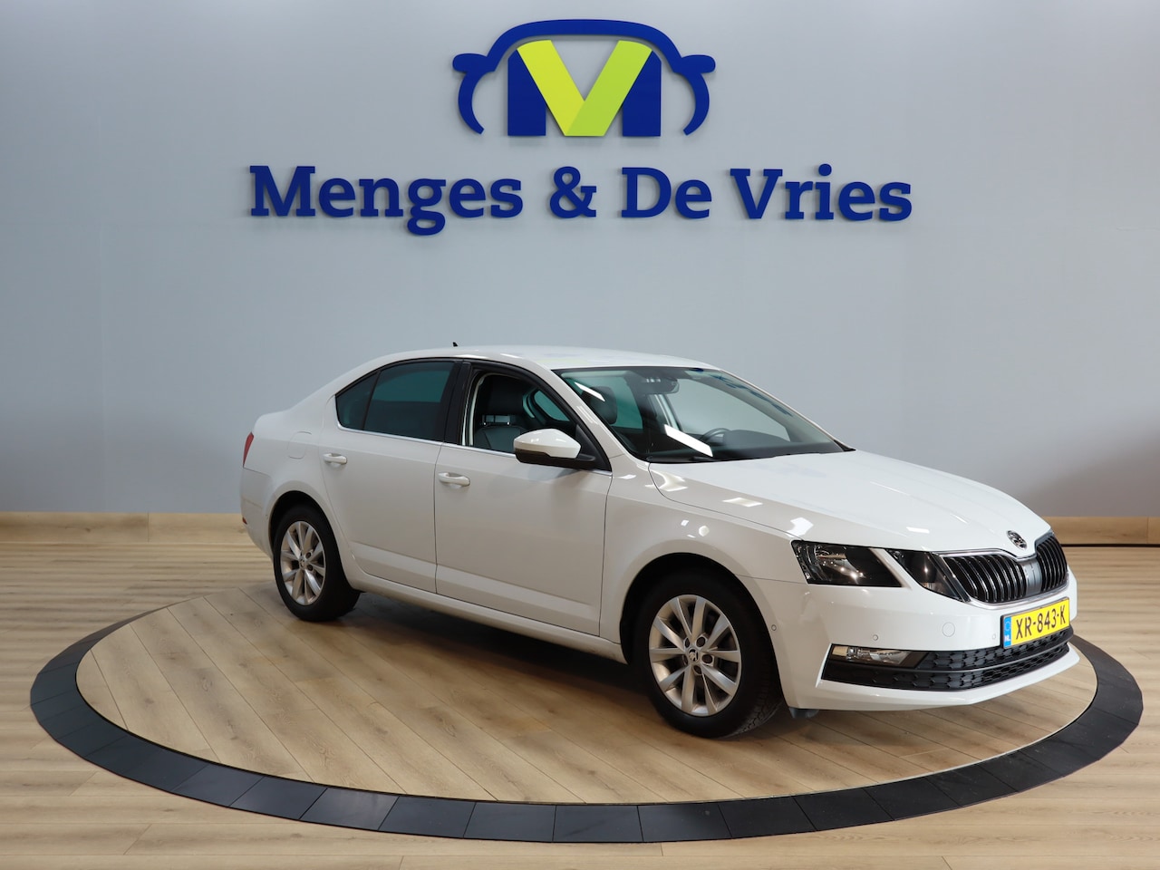 Skoda Octavia - 1.0 TSI Greentech Ambition Business Airco ECC | DAB | Apple Carplay | Half leer-stof | Cru - AutoWereld.nl
