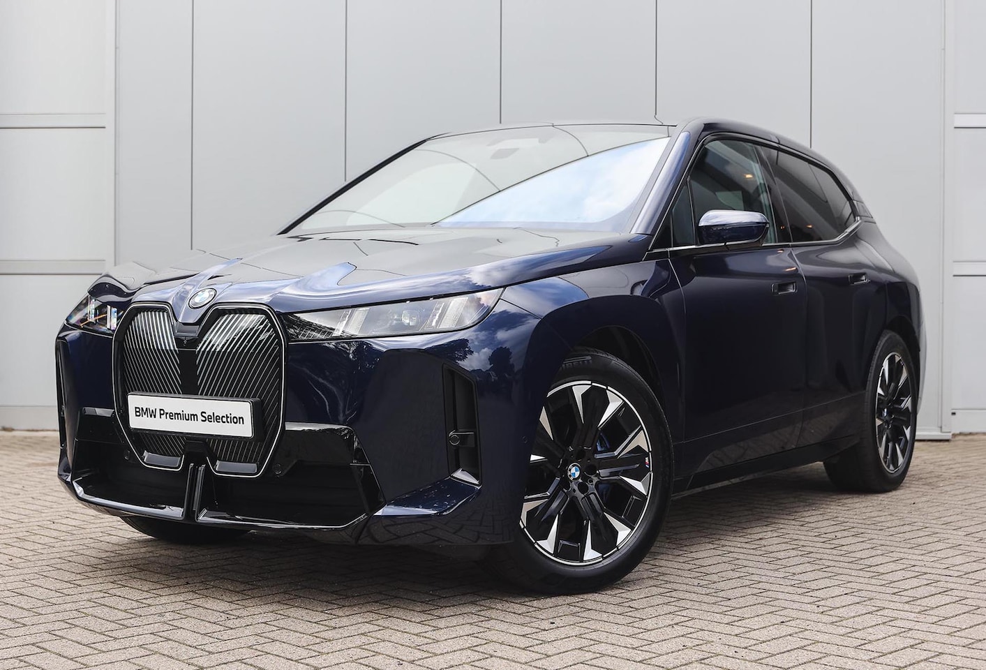 BMW iX - xDrive45 M Sport / Trekhaak / Panoramadak Sky Lounge / Comfort Access / Soft-Close / Adapt - AutoWereld.nl