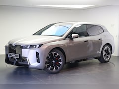 BMW iX - xDrive60 M Sport / Panoramadak Sky Lounge / Trekhaak / Bowers & Wilkins / M Multifunctione
