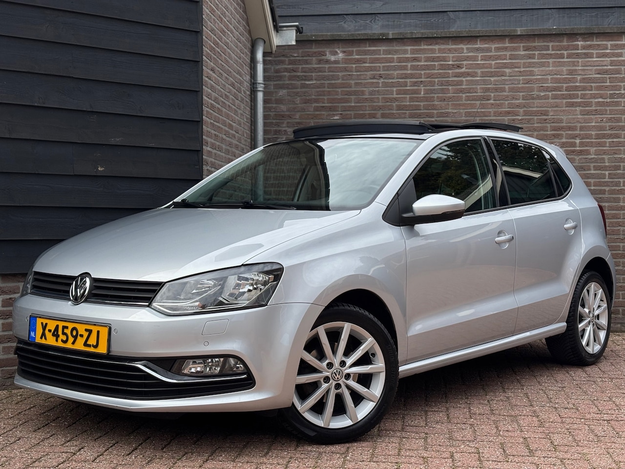 Volkswagen Polo - 1.2 TSI Highline | Pano | Facelift | PDC | Cruise | 16inch | Clima - AutoWereld.nl