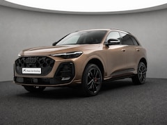 Audi Q5 - e-hybrid quattro S edition Competition 367 PK · Tech pro · 20" LM Velgen · Glazen panorama