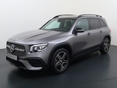 Mercedes-Benz GLB - 200 AMG // Trekhaak // 360 Camera // Nightpakket // Carplay // Augmented Reality // 19" AM