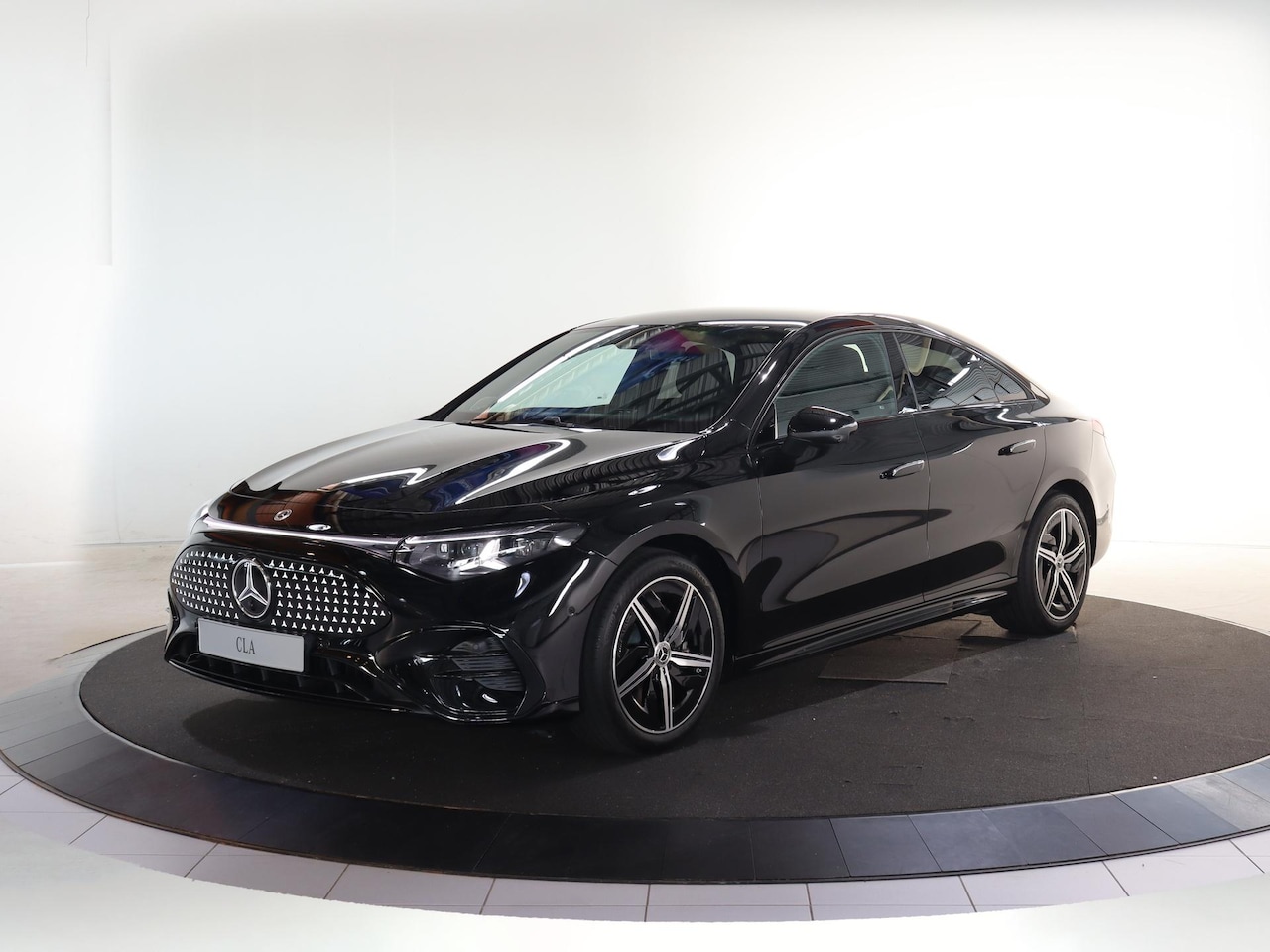 Mercedes-Benz CLA-Klasse - 200 Business Solution AMG 58 kWh | Panoramadak | Premium Pakket | Superscreen | Trekhaak | - AutoWereld.nl