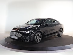Mercedes-Benz CLA-Klasse - 200 Business Solution AMG 58 kWh | Panoramadak | Premium Pakket | Superscreen | Trekhaak |