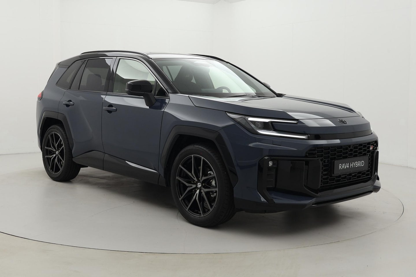 Toyota RAV4 - 2.5 Hybrid AWD GR Sport | Dodehoek detectie | Head-up display | 360 camera | Apple Carplay - AutoWereld.nl