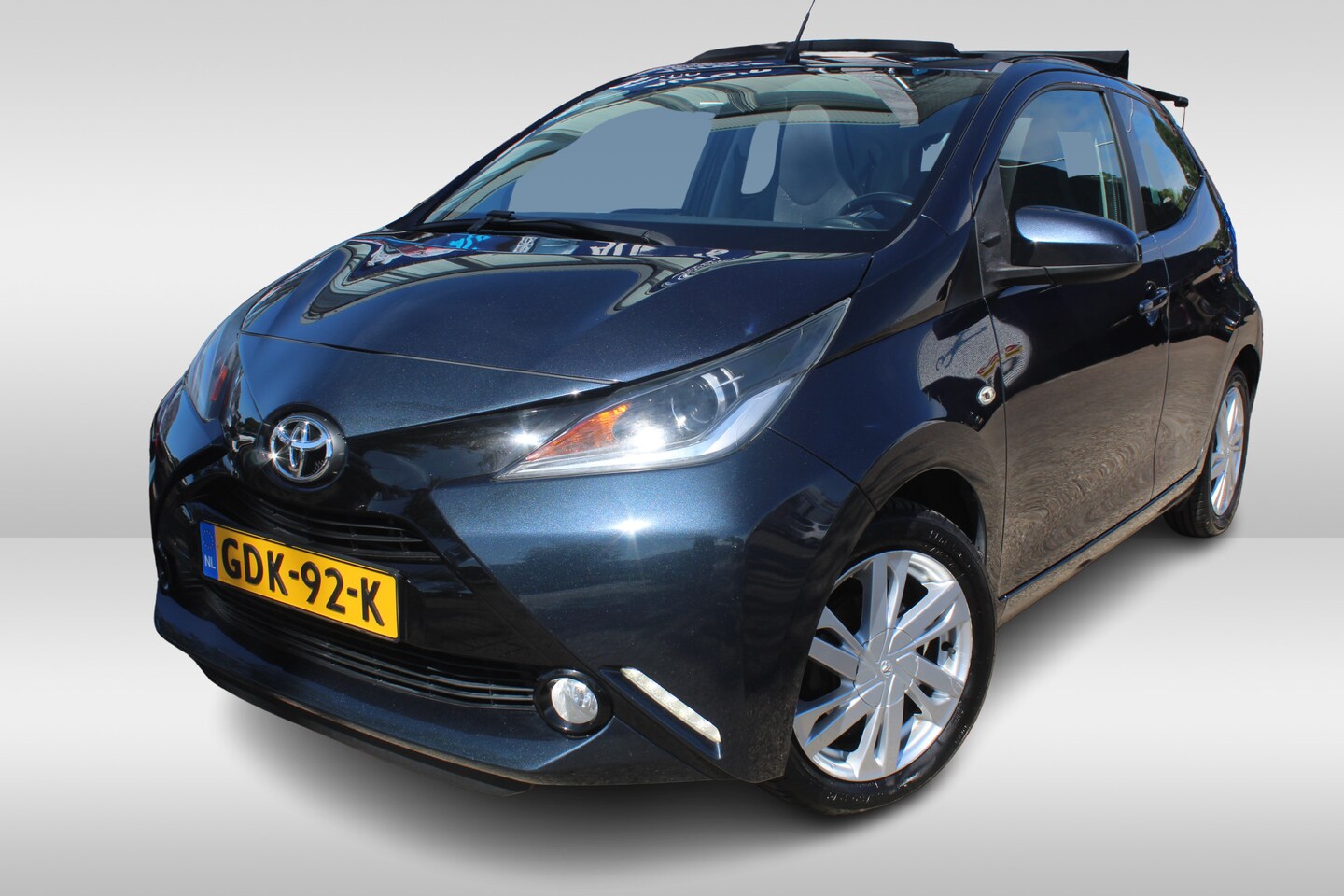 Toyota Aygo - 1.0 VVT-i x Cabrio l Stoelverwarming l Cruise Control l Achteruitrijcamera l Navigatie l - AutoWereld.nl