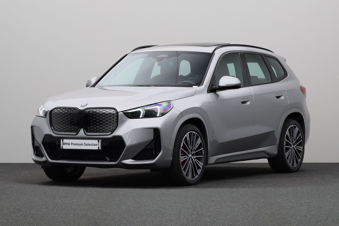 BMW iX1 - eDrive20 67 kWh M Sport Pro Edition | Comfort Access | Panoramadak | Grootlichtassistent | - AutoWereld.nl