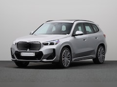 BMW iX1 - eDrive20 67 kWh M Sport Pro Edition | Comfort Access | Panoramadak | Grootlichtassistent |