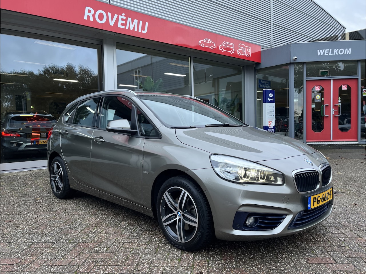 BMW 2-serie Active Tourer - 218i Corporate Lease Executive AUTOMAAT, Trekhaak, Camera, Clima, Cruise, Navi, Parkeersen - AutoWereld.nl