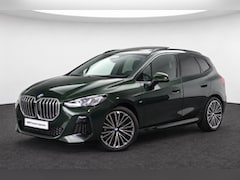 BMW 2-serie Active Tourer - 220i M Sport Automaat / Trekhaak / Panoramadak / Sportstoelen / M Adaptief onderstel / Ach